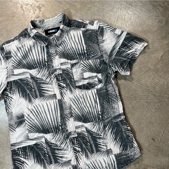 HAWK Cream Short Sleeve Button Down w Grey Foliage Print Size Medium - Picture 5 of 8